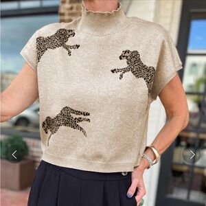 Mock neck Sleeveless leopard sweater